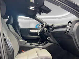 VOLVO XC40 2.0 B3 MH Plus Dark