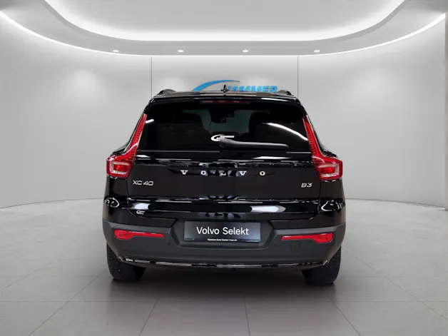 VOLVO XC40 2.0 B3 MH Plus Dark