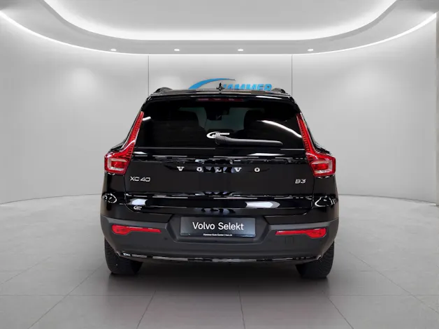 VOLVO XC40 2.0 B3 MH Plus Dark