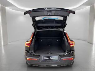 VOLVO XC40 2.0 B3 MH Plus Dark