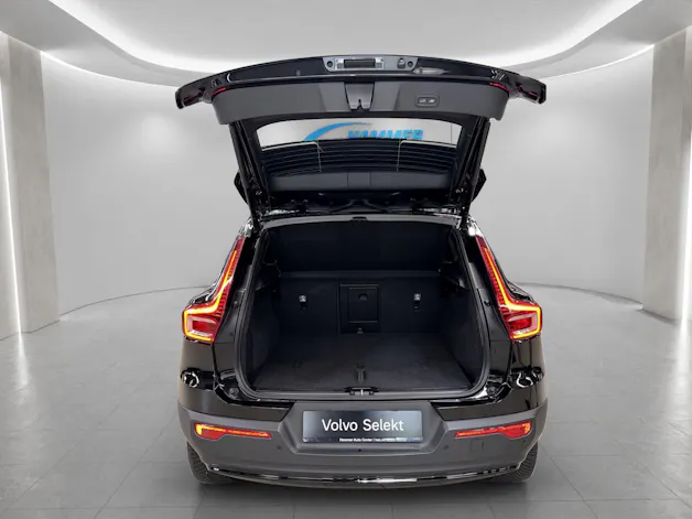VOLVO XC40 2.0 B3 MH Plus Dark
