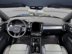 VOLVO XC40 2.0 B3 MH Plus Dark