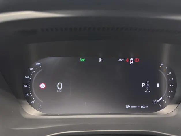 VOLVO XC40 2.0 B3 MH Plus Dark
