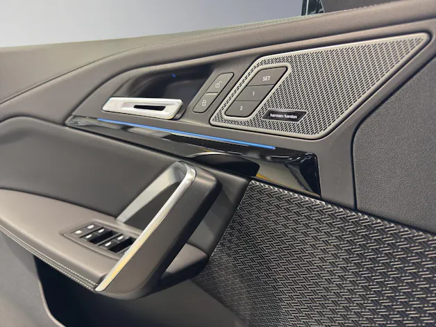 BMW X1 30e xDrive paddles