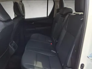 Toyota Hilux Double Cab.-Pick-up 2.8 D-4D MHEV 204 Invincible
