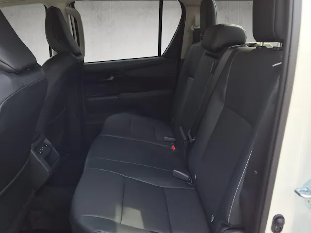 Toyota Hilux Double Cab.-Pick-up 2.8 D-4D MHEV 204 Invincible