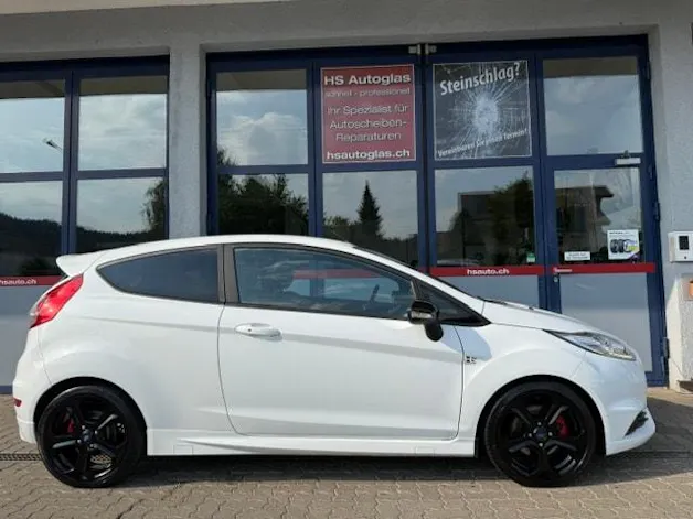 Ford Fiesta 1.6 SCTi ST-2 black&white