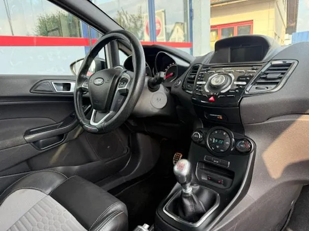 Ford Fiesta 1.6 SCTi ST-2 black&white