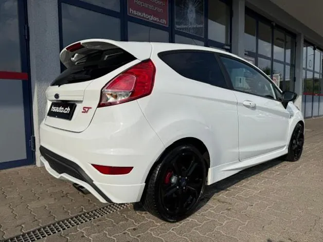 Ford Fiesta 1.6 SCTi ST-2 black&white