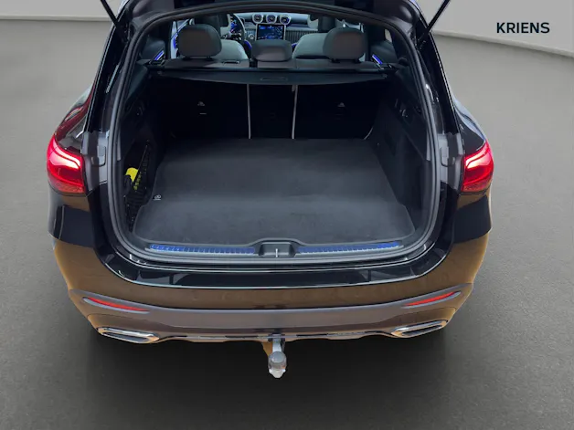 Mercedes-Benz GLC 300 4M - AMG / DISTRONIC / 360 Grad Kamera / Panorama-Dach / Soundsystem