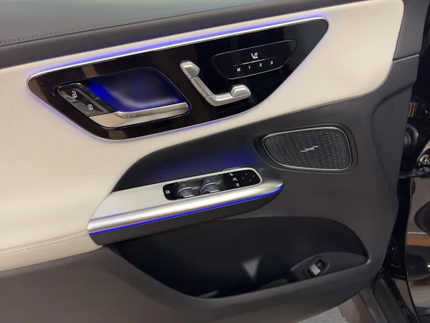 Mercedes-Benz GLC 300 4M - AMG / DISTRONIC / 360 Grad Kamera / Panorama-Dach / Soundsystem