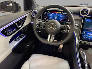 MERCEDES-BENZ GLC 300 4M - AMG / DISTRONIC / 360 Grad Kamera / Panorama-Dach / Soundsystem