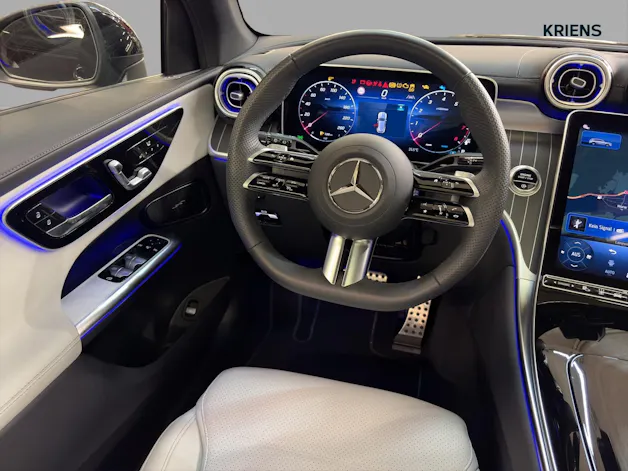 Mercedes-Benz GLC 300 4M - AMG / DISTRONIC / 360 Grad Kamera / Panorama-Dach / Soundsystem