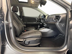 https://vehicle.imgix.net/4435324/f211f1ce-812b-4801-a507-9768816c9f26.jpg