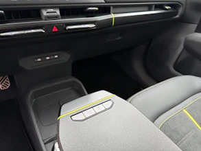 https://vehicle.imgix.net/4435343/efdc7347-7fb7-4dee-a442-a2b3a4c07b82.jpg