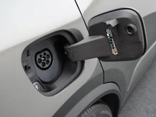 PORSCHE Macan 4