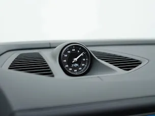 PORSCHE Macan 4