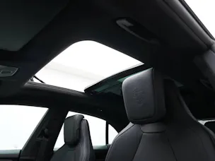 PORSCHE Macan 4