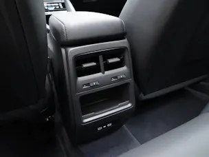 PORSCHE Macan 4