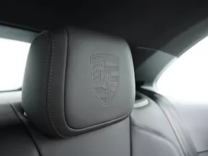 PORSCHE Macan 4