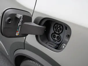 PORSCHE Macan 4