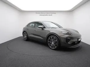 PORSCHE Macan 4
