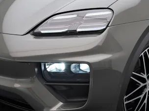 PORSCHE Macan 4