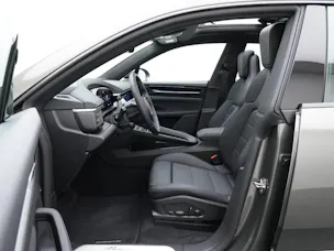 PORSCHE Macan 4