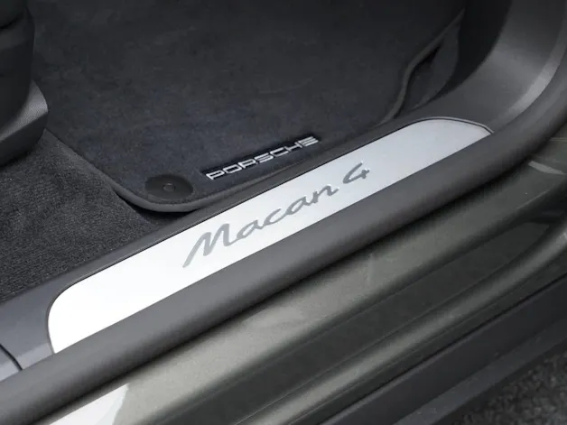 Porsche Macan 4