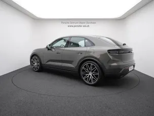 PORSCHE Macan 4