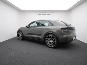 PORSCHE Macan 4