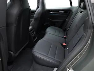 PORSCHE Macan 4