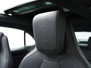 PORSCHE Macan 4