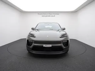 PORSCHE Macan 4