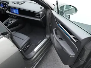 PORSCHE Macan 4