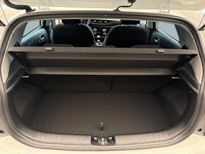https://vehicle.imgix.net/4435426/37783c79-981c-489c-a68f-0901b13ada9c.jpg