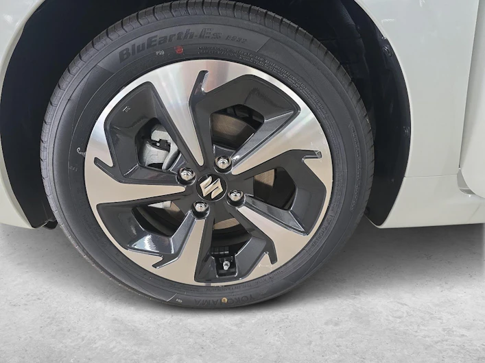 immagine del veicolo SUZUKI SWIFT