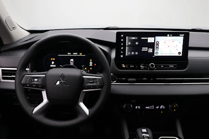 MITSUBISHI OUTLANDER 8
