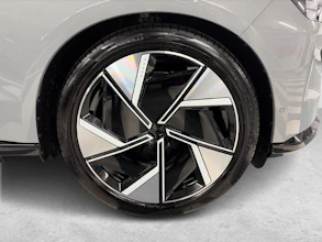https://vehicle.imgix.net/4435617/da980da8-b8c0-42d7-ad6c-f8243c128bb9.jpg