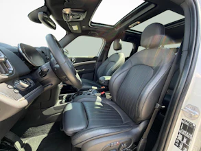https://vehicle.imgix.net/4435708/3750d332-e248-480e-a529-6e4ee3c2a0ab.jpg