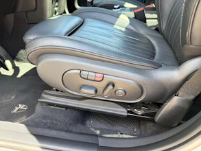 https://vehicle.imgix.net/4435708/8bcf0c2c-a900-42df-aa98-d1d9c769fdca.jpg