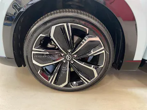MAZDA CX-6e Takumi