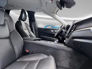 VOLVO XC60 2.0 B5 MH Plus Dark AWD