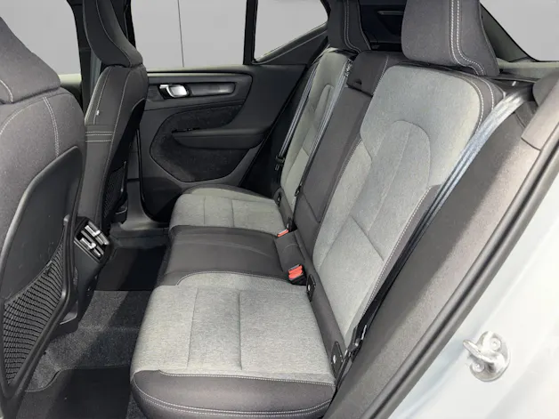 VOLVO XC40 2.0 B3 MH Plus Dark