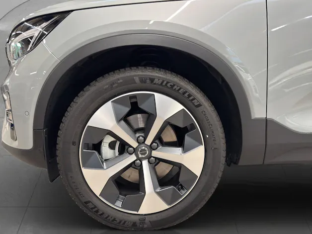 VOLVO XC40 2.0 B3 MH Plus Dark