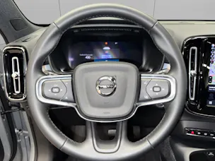 VOLVO XC40 2.0 B3 MH Plus Dark