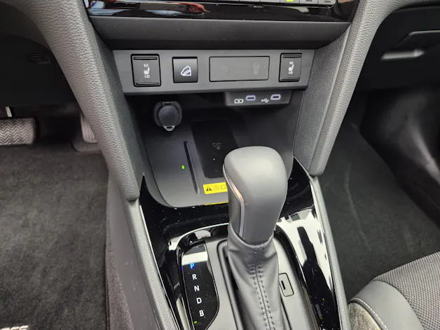 Toyota Yaris Cross 1.5 VVT-i HSD Premium AWD-i - inkl. Winterräder und abnehmbare AHK (1350kg Zuglast)