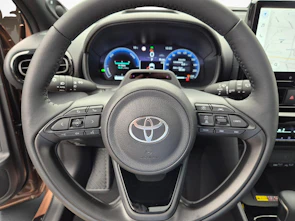 image du véhicule TOYOTA Yaris Cross 1.5 VVT-i HSD Premium AWD-i - inkl. Winterräder und abnehmbare AHK (1350kg Zuglast)