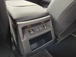 https://vehicle.imgix.net/4435833/93a14a93-de1b-42c4-aad7-150b220757ec.jpg