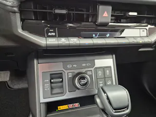 Toyota Hilux Double Cab.-Pick-up 2.8 D-4D MHEV 204 Invincible